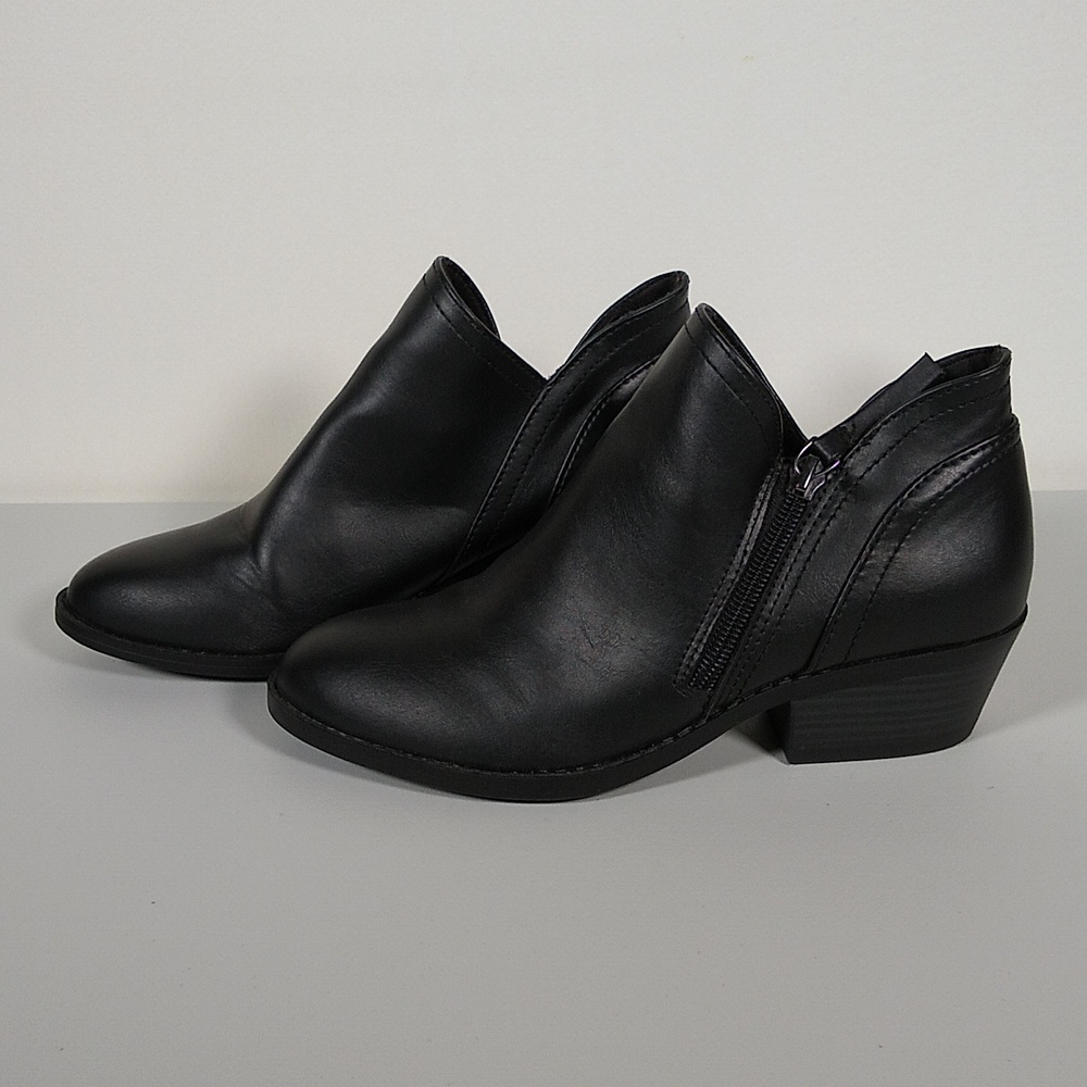 Seychelles‎ black faux leather side zip ankle booties 5.5